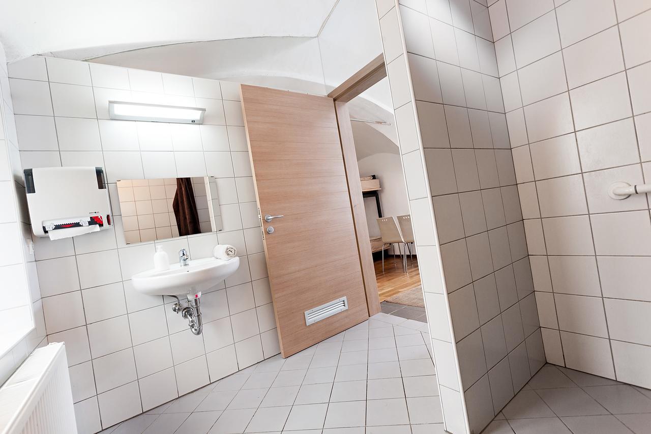 Hostel Situla Ново Место Екстер'єр фото